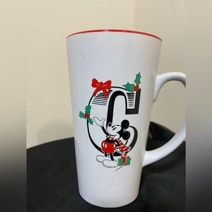 Mickey Mouse Christmas coffee mug. Very cute 16 oz